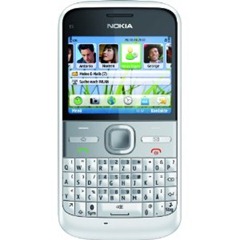 Nokia E5-00 Smartphone (6cm (2,3 Zoll) Display, Bluetooth, 5 Megapixel Kamera) weiß