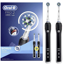 Bild zu Elektrische Zahnbürste Oral-B Pro 2 2900 (2. Handstück + 2 Aufsteckbürsten) für 77€ inkl. Versand (Vergleich: 106,88€)