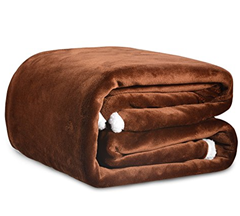 Bild zu Kuscheldecke (150 x 200 cm mit warmer 260G & 220G Mikrofaser) für 16,99€