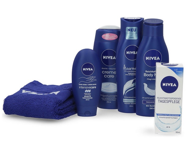 Bild zu 5-teiliges Nivea Geschenk-Set Verwöhnpflege mit Handtuch für 9,99€