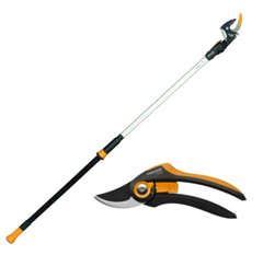 Bild zu Fiskars PowerGear Schneidgiraffe UPX82 + P68 Gartenschere für 59,99€