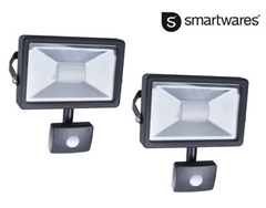 Bild zu Doppelpack Smartwares LED-Fluter mit Bewegungssensor 20 W für 25,90€ (Vergleich: 46,94€)