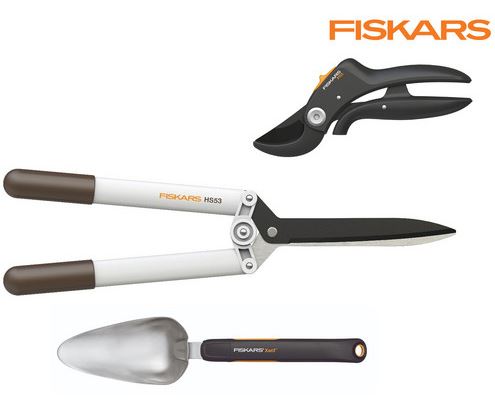 Bild zu 3-teiliges Fiskars Gartenset mit Heckenschere (HS53), Pflanzenschaufel (Xact) & Gartenschere (P55) für 35,90€ (VG: 55,91€)