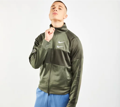 Bild zu Nike Swoosh Poly Knit Jacket (Gr. XS – XL) für 35,91€ (VG: 40,85€)