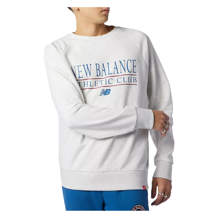 Bild zu New Balance Freizeitpullover Essentials Athletic Club Crew für 33,95€ (Vergleich: 38,99€)