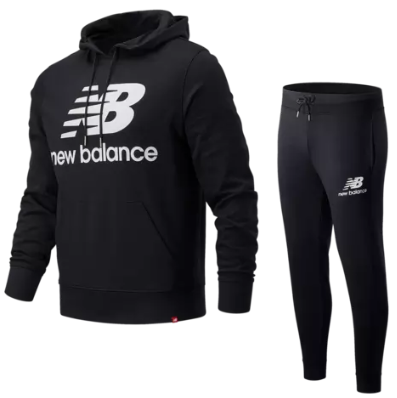 Bild zu Jogginganzug New Balance Essentials Stacked Logo für 64,99€ (Vergleich: 82,95€)