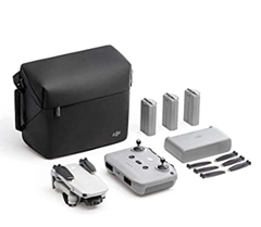 Bild zu DJI Mini 2 Fly More Combo – Ultraleichter und faltbarer Drohnen-Quadkopter für 490,76€ (VG: 545,99€)