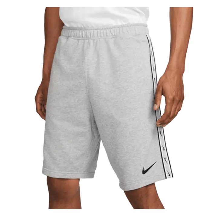 Bild zu Nike Short Sportswear Repeat Fleece für 34,99€ (Vergleich: 46,48€)