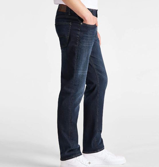 Bild zu Lee Herren Extreme Motion Straight Jeans für 19,99€ (VG: 37,99€)