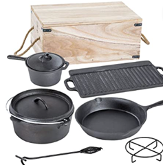 Bild zu ACTIVA 7-teiliges Dutch Oven Set in Holzkiste, Gusseisen, mit Kochtopf, Stieltopf, Grillplatte, Pfanne, Deckelheber und Untersetzer für 54,99€ (VG: 79€)