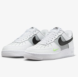 Bild zu Herren Sneaker Nike Air Force 1 ’07 (FQ2204-100) für 90,97€ (Vergleich: 119,99€)