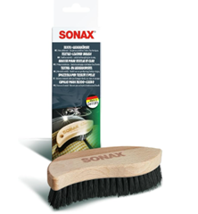 Bild zu Sonax Textil- & LederBürste für 6,14€ (Vergleich: 9,57€)