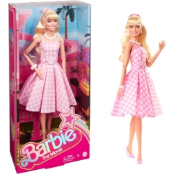 Barbie The Movie - Margot Robbie als Barbie Puppe im rosa-weißen Karo-Kleid (HPJ96) 